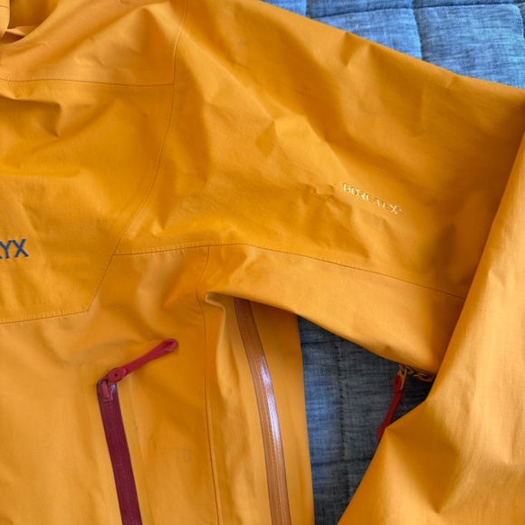 Arc’teryx Beta SL Hybrid Gore-Tex Rain Shell Jacket Men’s Medium Midas Orange - Picture 2 of 7